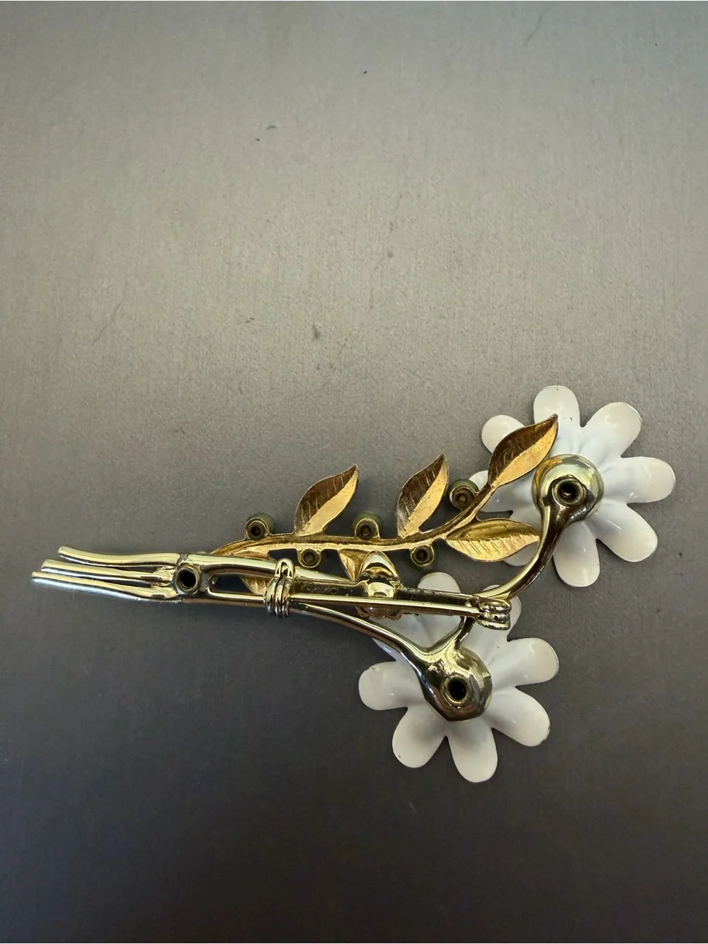 Coro White Enamel Daisy Rhinestone Faux Pearl Bouquet Brooch Vintage 3”